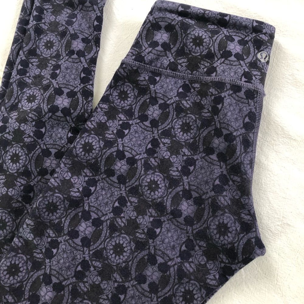 lululemon Wunder Under
Mini Prisma Nightfall Black purple grape sz 2